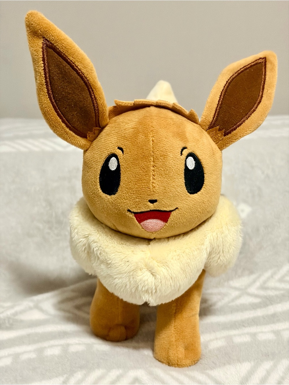 2022 Pokemon Eevee 8” Plush Toy with brown fur & cream-colored furry collar/EUC